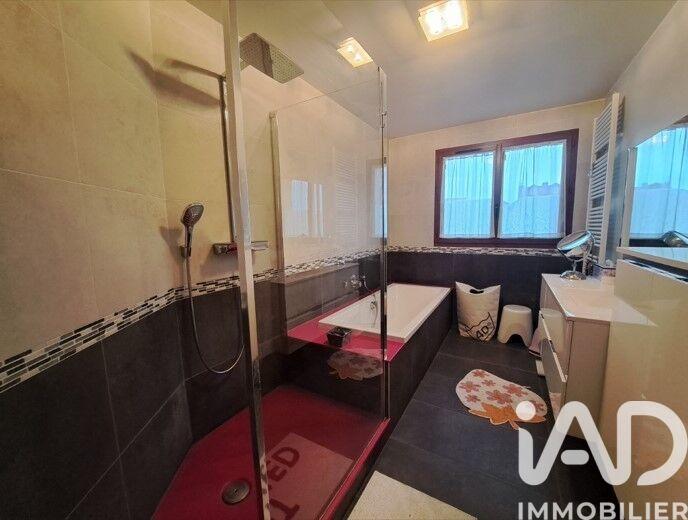 Maison - 182 m² - 8 pièces