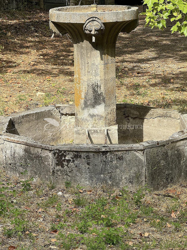 Propriété - 1 600 m² - 30 pièces