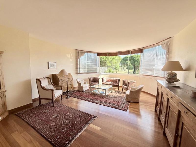 Maison - 225 m² - 6 pièces