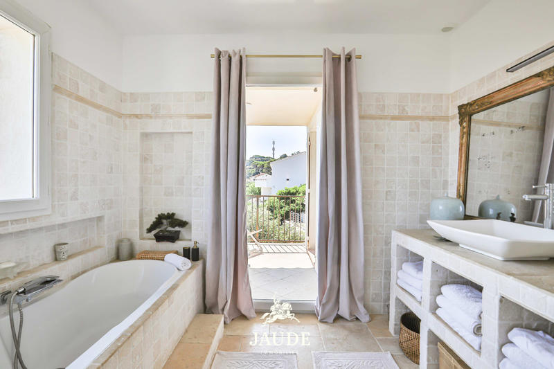 Villa - 240 m² - 6 pièces