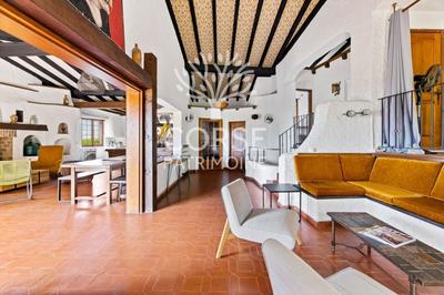 Villa - 206 m² - 6 pièces