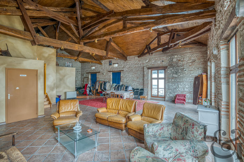 Maison - 597 m² - 12 pièces