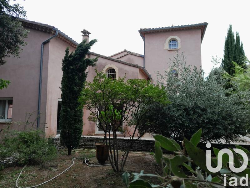 Maison - 665 m² - 10 pièces