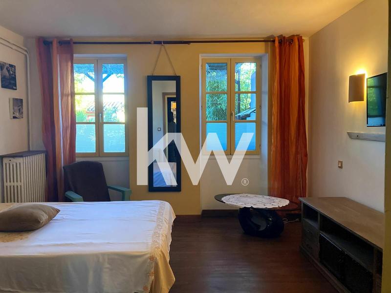 Maison - 260 m² - 6 pièces