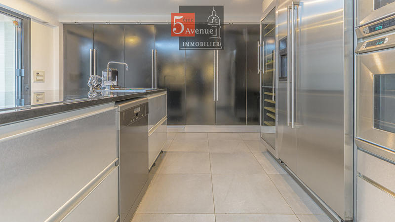 Maison - 400 m² - 8 pièces