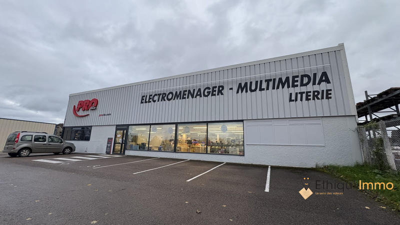 Local commercial - 839 m² - 6 pièces