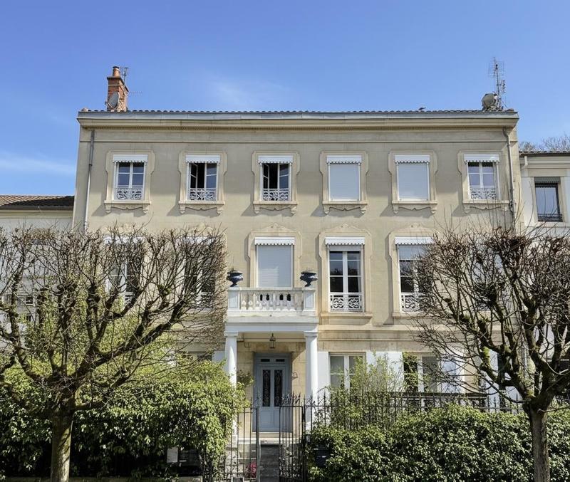Maison de ville - 400 m² - 10 pièces