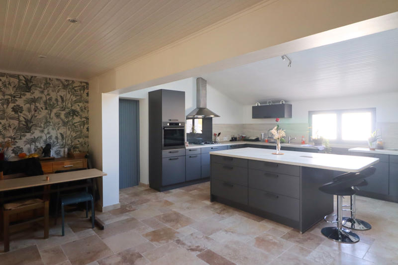 Maison - 247 m² - 10 pièces