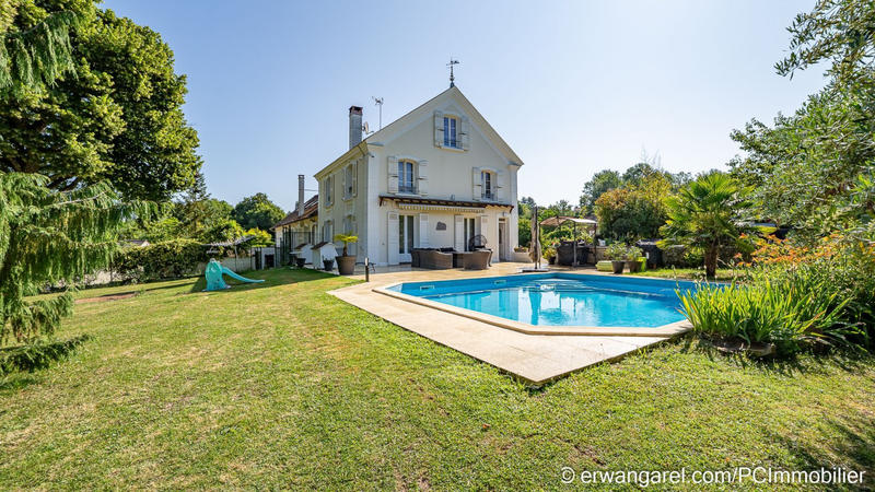 Propriété - 406 m² - 13 pièces