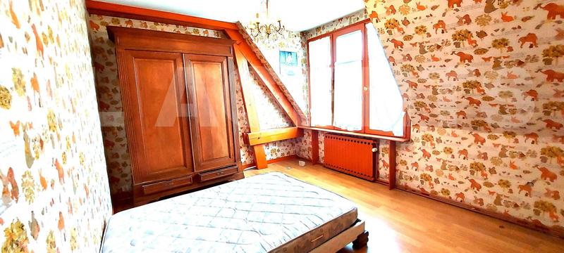 Maison - 233 m² - 9 pièces