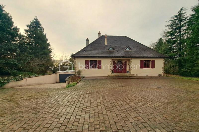 Pavillon - 209 m² - 8 pièces