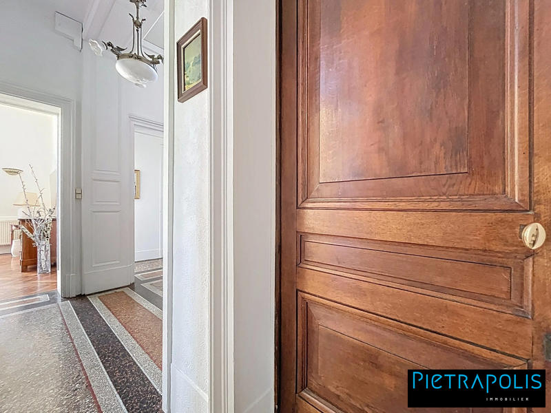 Maison - 251 m² - 9 pièces