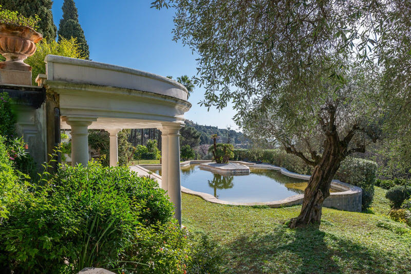 Villa - 857 m² - 15 pièces