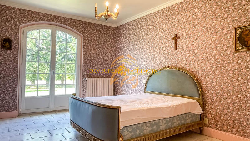 Maison - 243 m² - 8 pièces