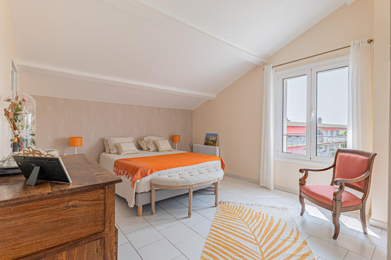 Maison - 245 m² - 7 pièces