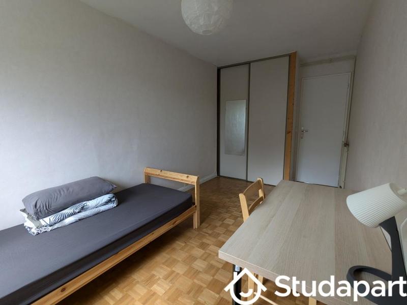 Chambre - 11 m² - 1 pièce