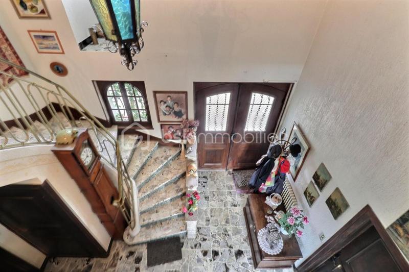 Maison traditionnelle - 187 m² - 7 pièces