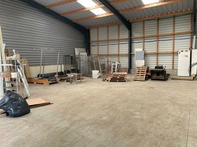 Local d'activité / Entrepôt - 250 m²