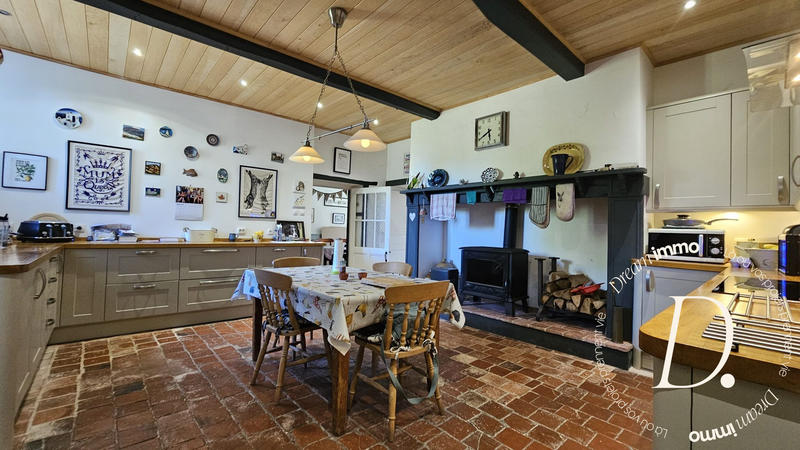 Maison - 334 m² - 6 pièces