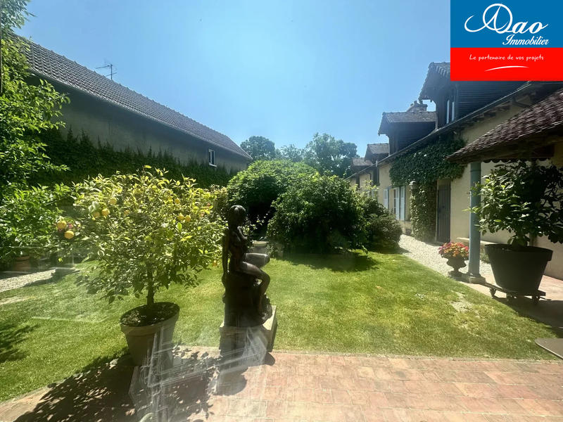 Maison - 250 m² - 6 pièces