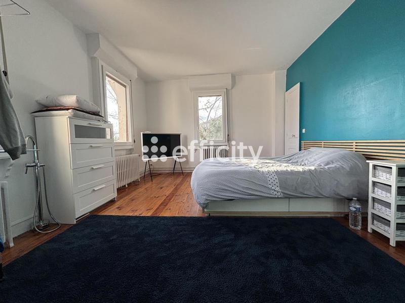 Maison - 270 m² - 11 pièces