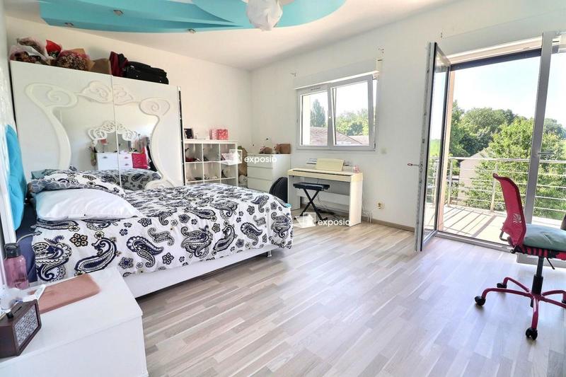 Maison - 240 m² - 7 pièces