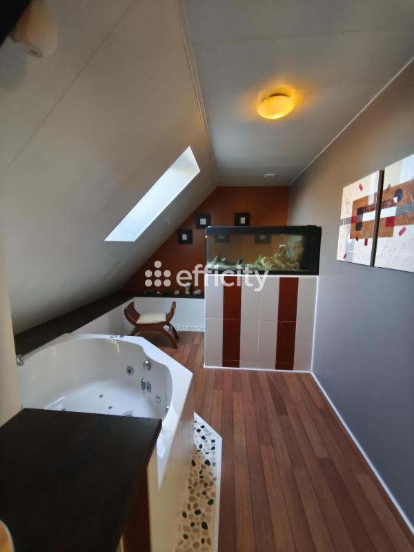 Maison - 186 m² - 7 pièces