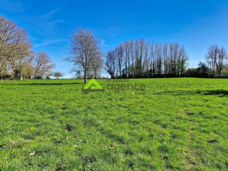 Terrain constructible - 1 500 m²