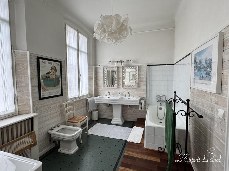 Maison - 400 m² - 10 pièces