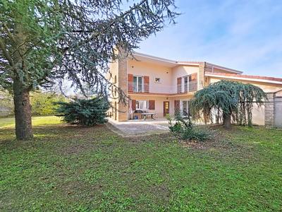 Maison - 211 m² - 6 pièces