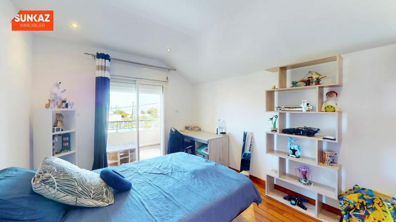 Maison - 92 m² - 5 pièces