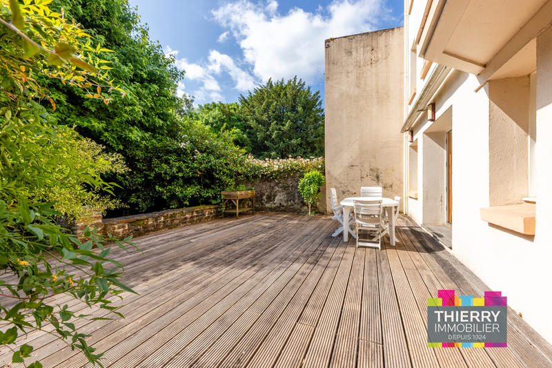 Maison - 238 m² - 8 pièces