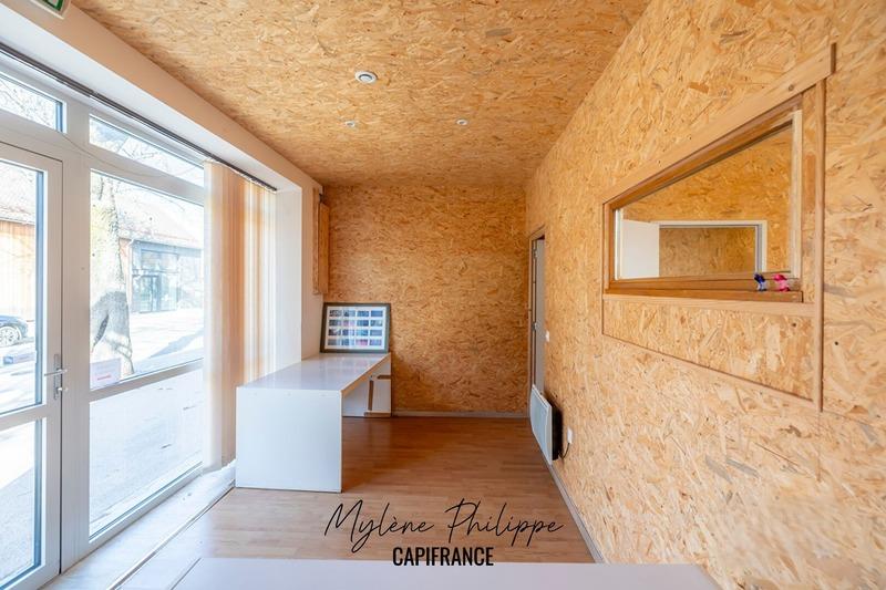 Local commercial - 111 m² - 2 pièces