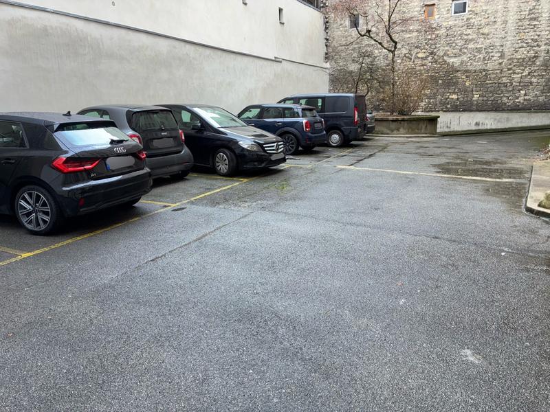 Parking / Garage - 12 m²