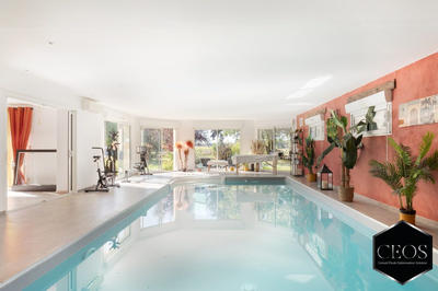 Maison - 280 m² - 8 pièces