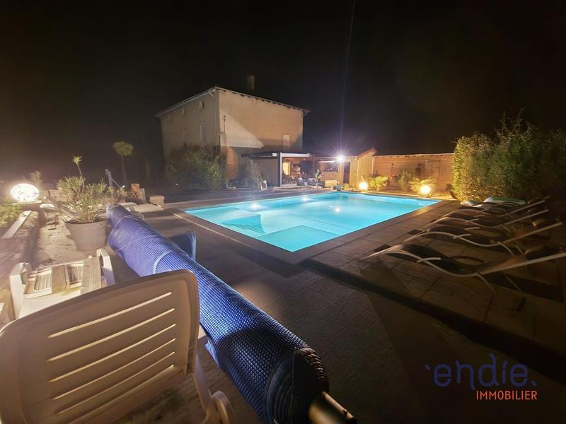 Maison - 210 m² - 7 pièces