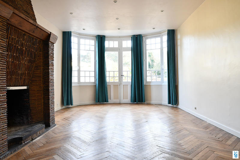 Maison - 187 m² - 9 pièces