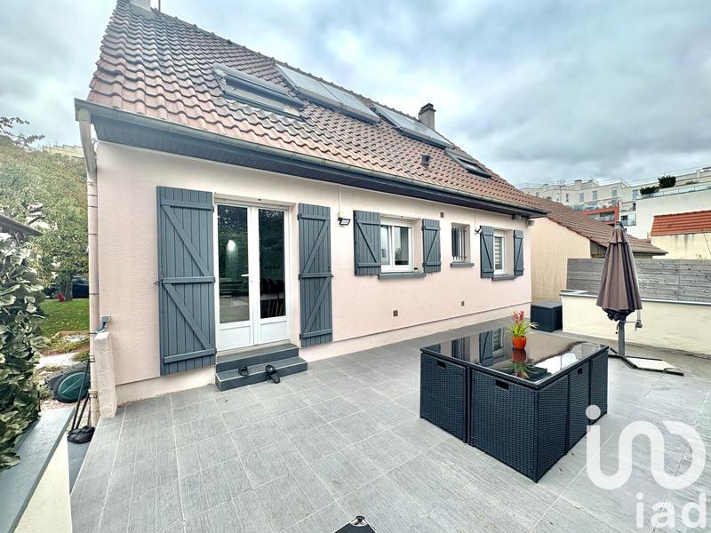 Maison - 137 m² - 8 pièces