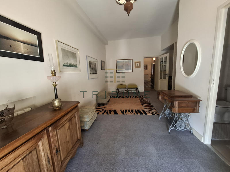 Maison - 325 m² - 12 pièces