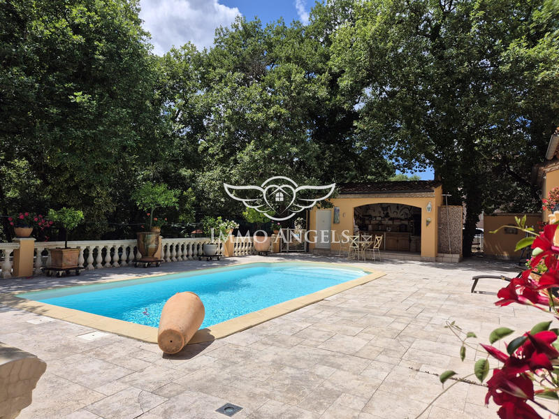 Maison traditionnelle - 213 m² - 7 pièces