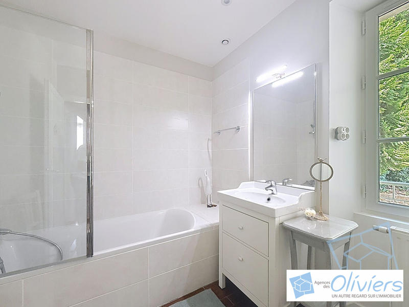 Maison - 312 m² - 11 pièces