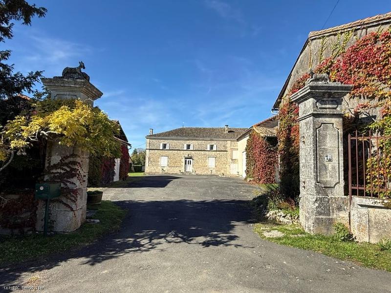 Corps de ferme - 210 m² - 7 pièces