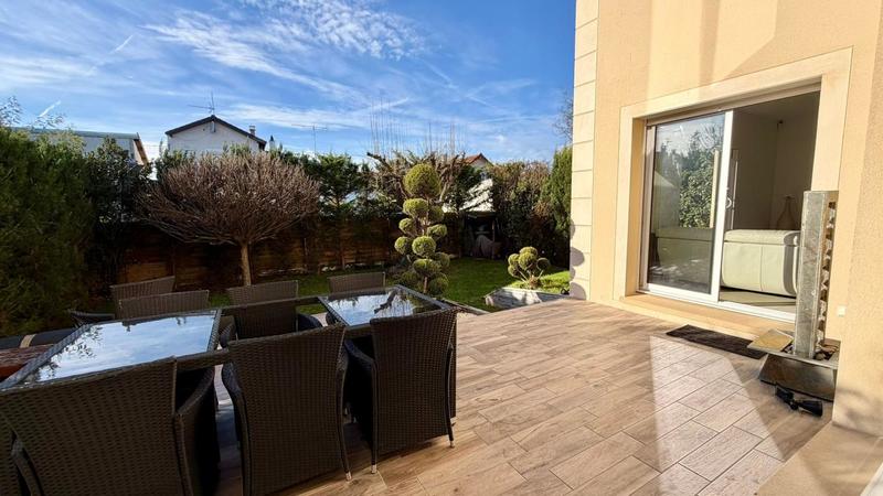 Maison - 261 m² - 6 pièces