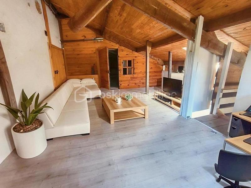 Maison - 200 m² - 8 pièces