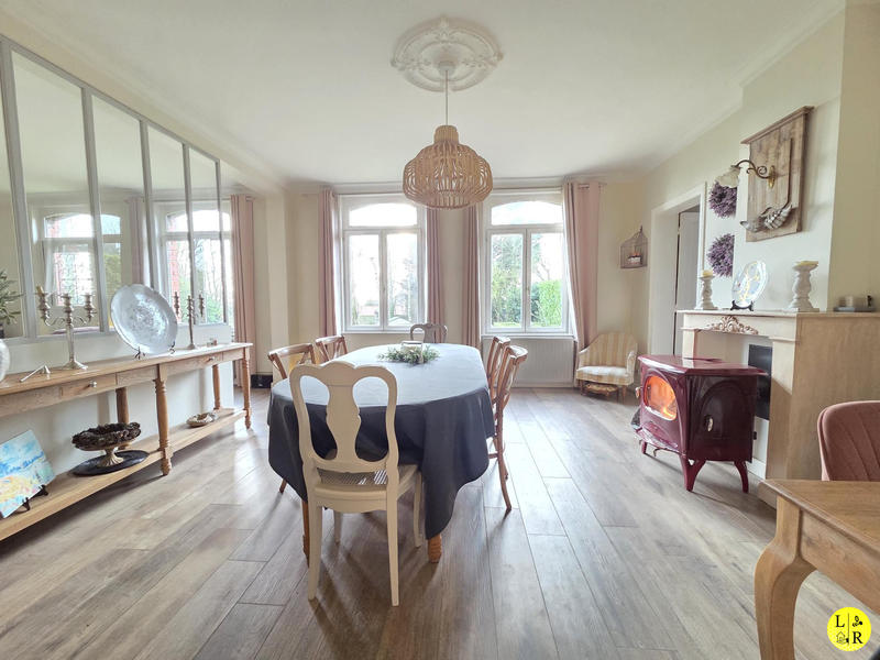 Maison - 327 m² - 10 pièces