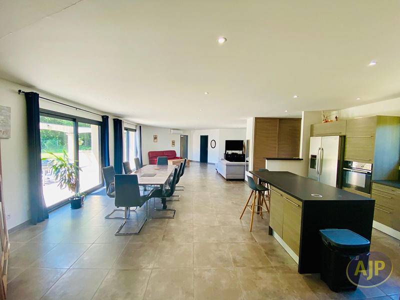 Maison - 145 m² - 5 pièces