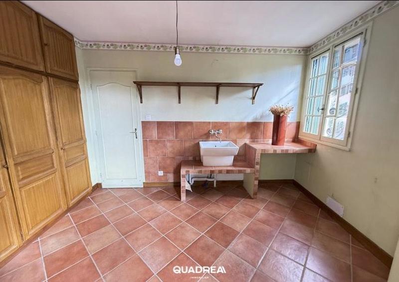 Maison - 238 m² - 6 pièces
