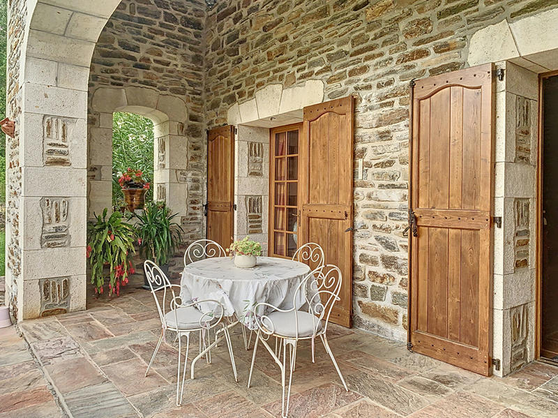 Demeure - 242 m² - 8 pièces