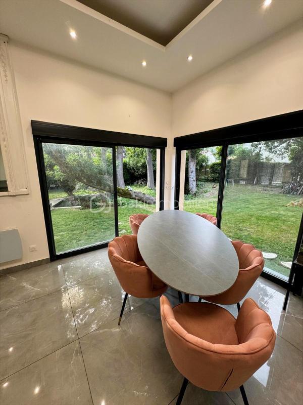 Propriété - 166 m² - 6 pièces