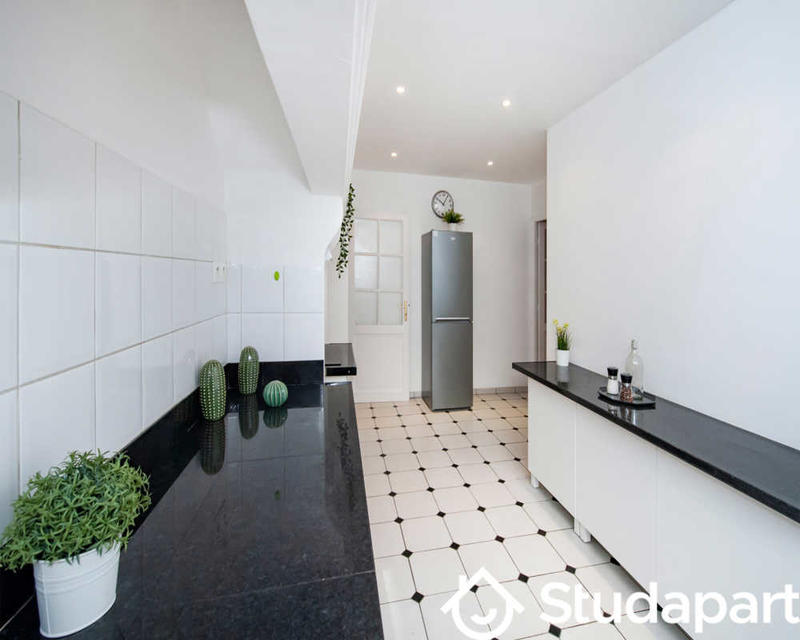 Chambre - 140 m² - 1 pièce